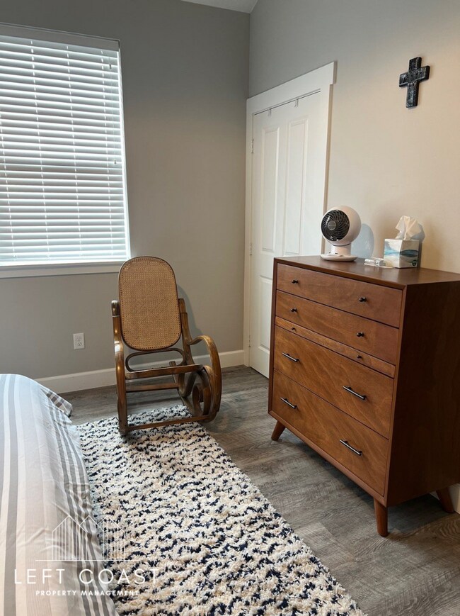 Building Photo - 4154 SE Inlet Ave