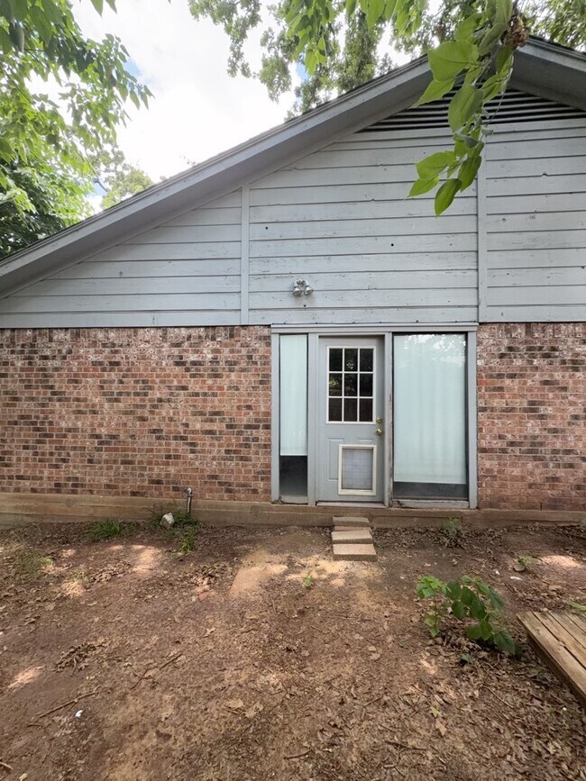 Building Photo - 629 W Ridge Dr