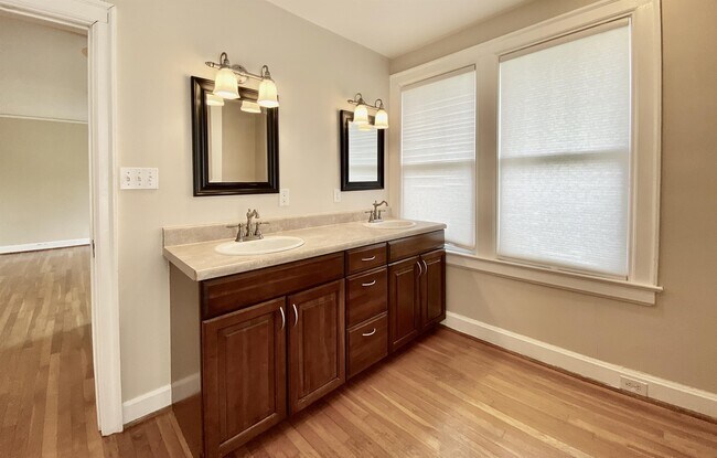 Building Photo - 1105 Virginia Ave