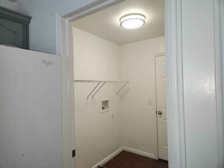 Building Photo - 1412 E 820 S