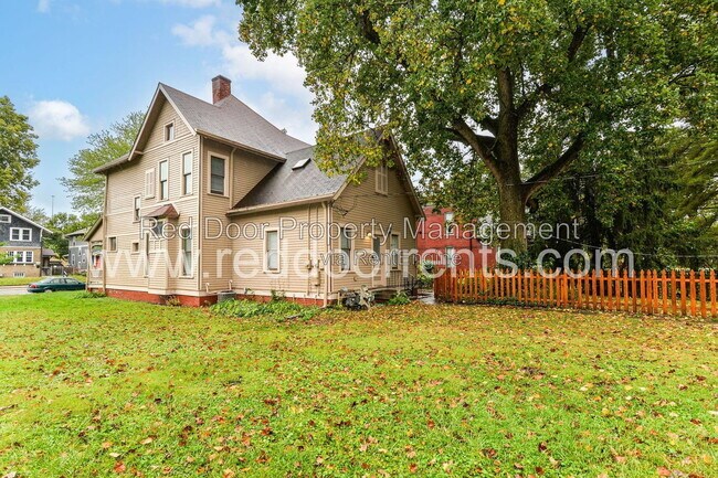 Building Photo - 1332A N College Ave