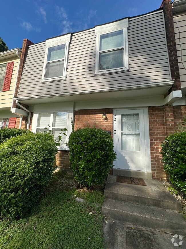 Building Photo - 221 Cornett St