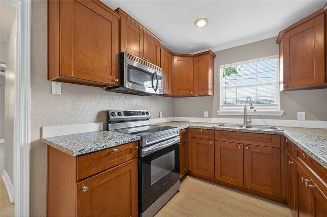 Building Photo - 5714 Southwind St