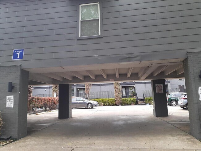 Building Photo - 2020 S Congress Ave