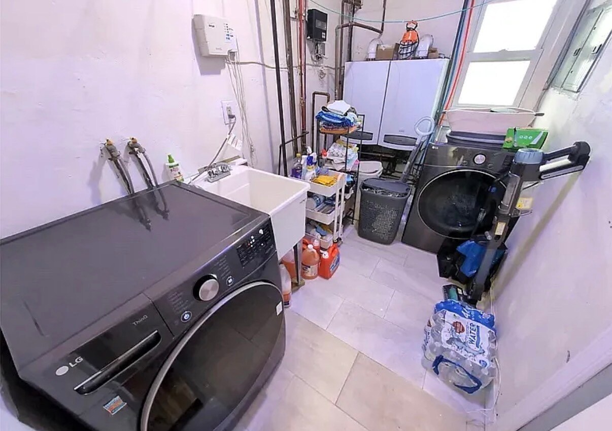 Building Photo - 516 E State St