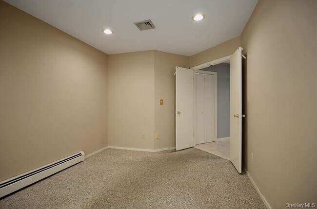 Building Photo - 23 Evon Ct