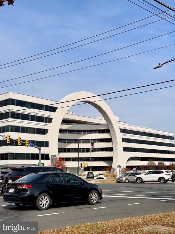 Building Photo - 2113 Chain Bridge Rd