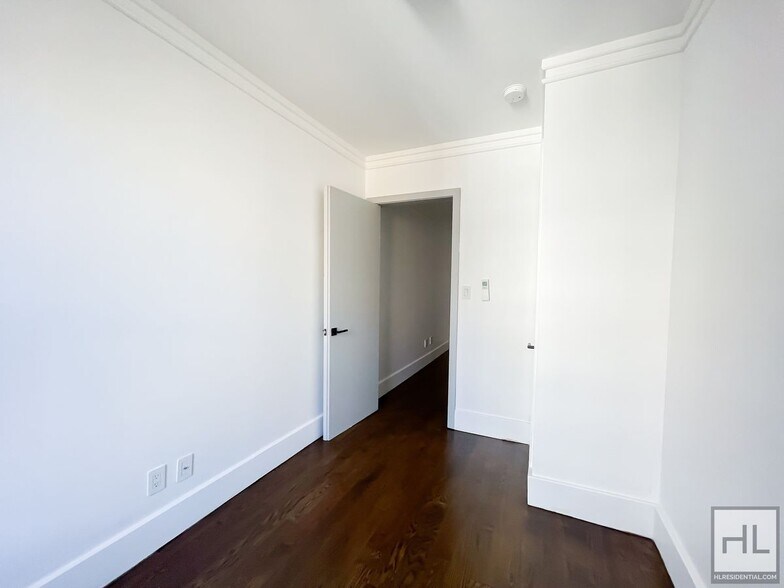 Building Photo - Carroll Gardens / 2-Bed 1-Bath / In-Unit Washer & Dryer
