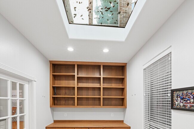 Building Photo - 4742 Post Oak Timber Dr