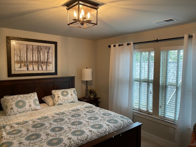 Building Photo - 213 Meritage St