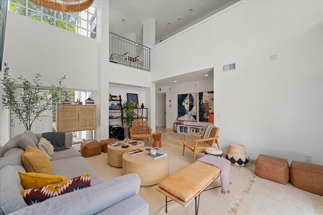 Building Photo - 2721 SW 22nd Ave