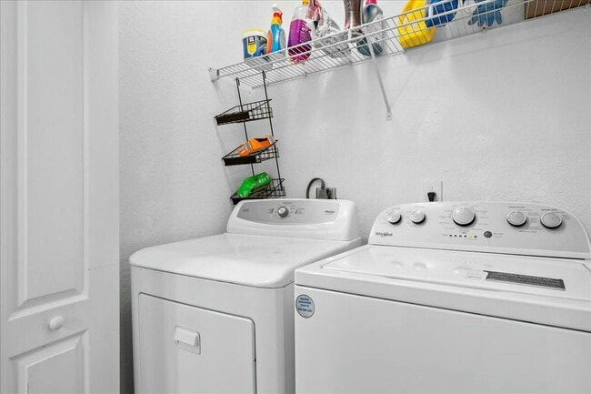 Building Photo - 1109 Shoma Dr