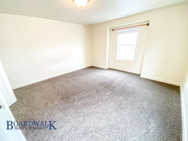 Building Photo - Stunning 3 Bed Townhome in Herriman