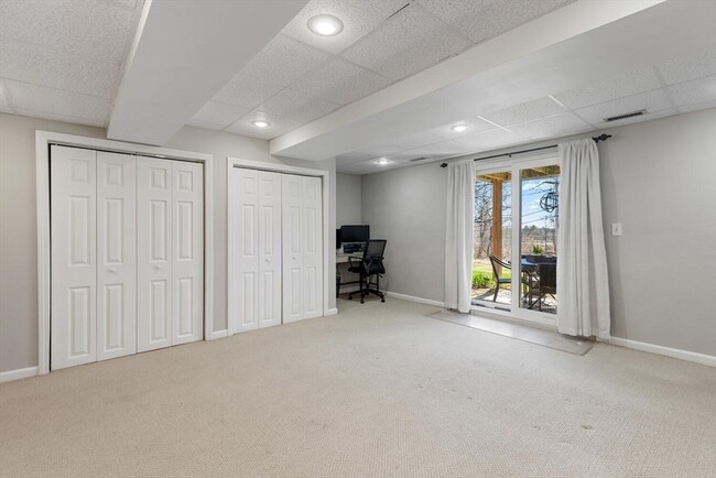 Building Photo - 320 Newbury St