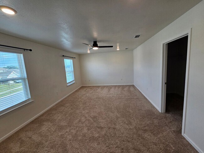 Building Photo - Spacious 4-bedroom Home in Panama City, FL - Perfect for long-term rental! *1/2 Off 1st Month's R...