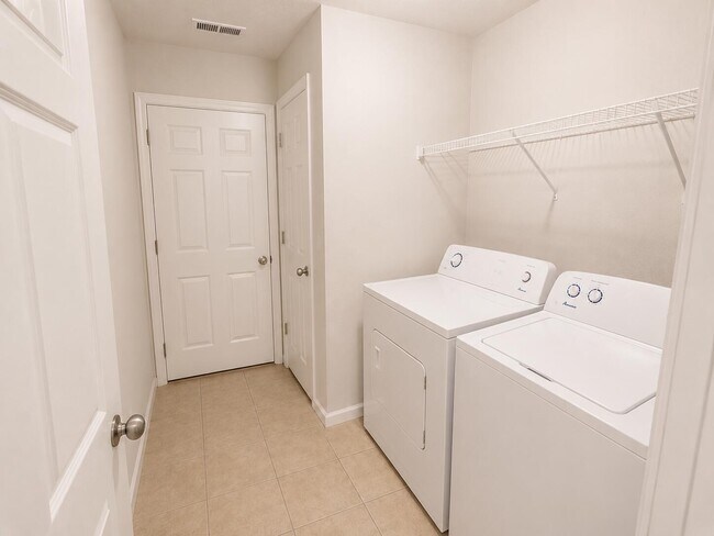 Building Photo - 4005 Snowy Owl Dr