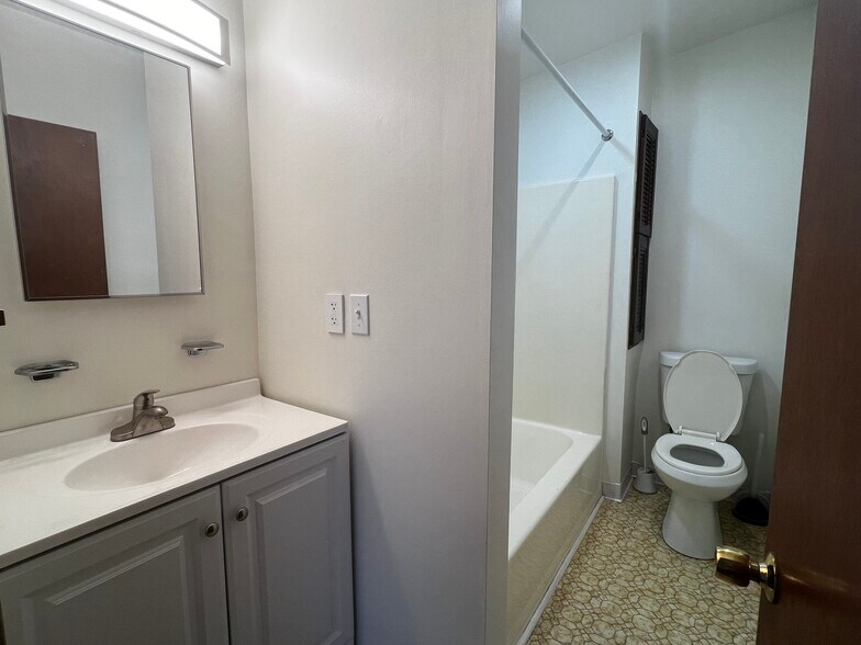 Bath - 3901 James St