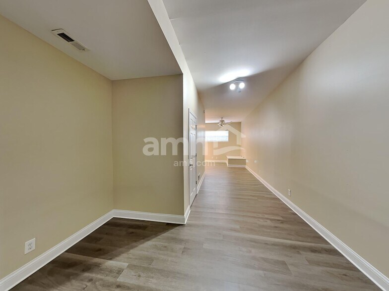 Building Photo - 2210 Scheper Ct