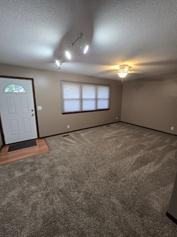 Building Photo - 1123 Starview Ln