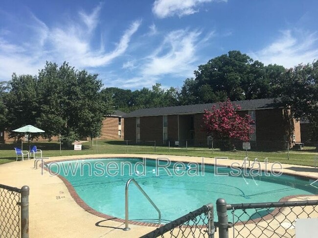 Building Photo - 5850 Century Oaks Dr