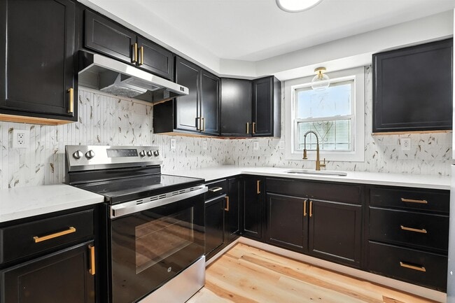 Building Photo - 338-340-340 Halladay St