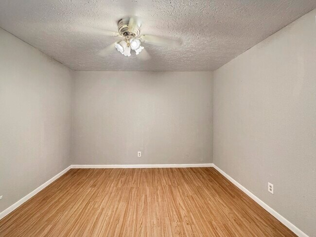 Building Photo - 2021 Spenwick Dr