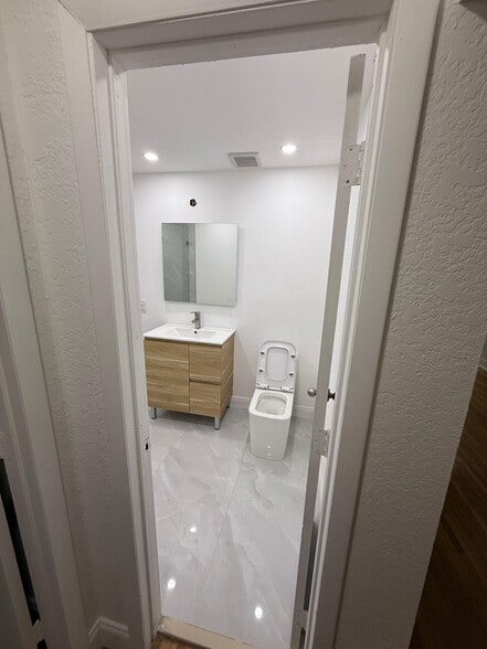 Building Photo - 3669 NW 18th St