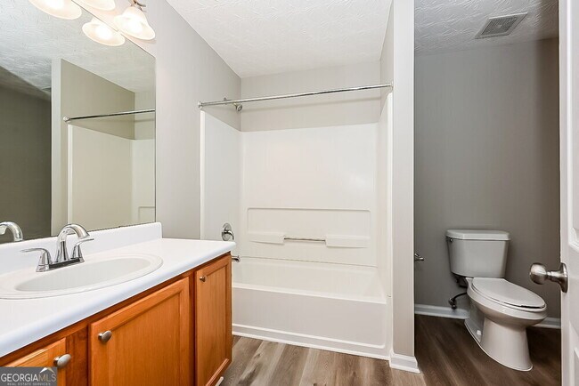 Building Photo - 896 Madison Ct