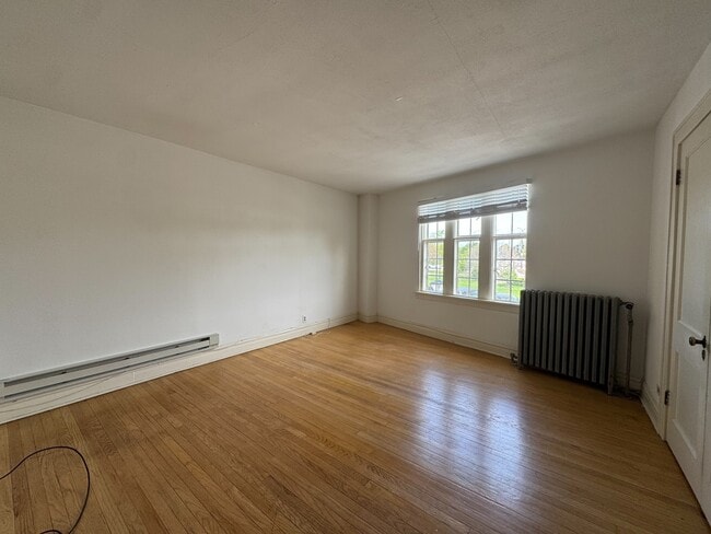 Building Photo - 28W579 Stafford Pl