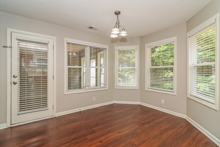 Building Photo - 218 Comet Ct