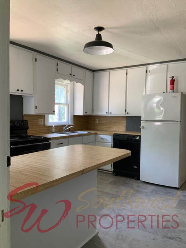 Building Photo - Updated with charm!