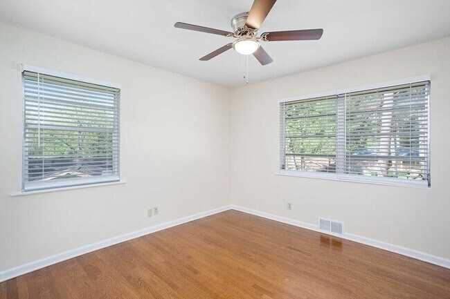 Building Photo - 2837 Hermosa Dr
