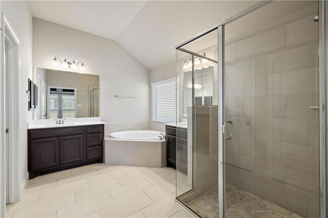 Building Photo - 421 Inspiration Dr