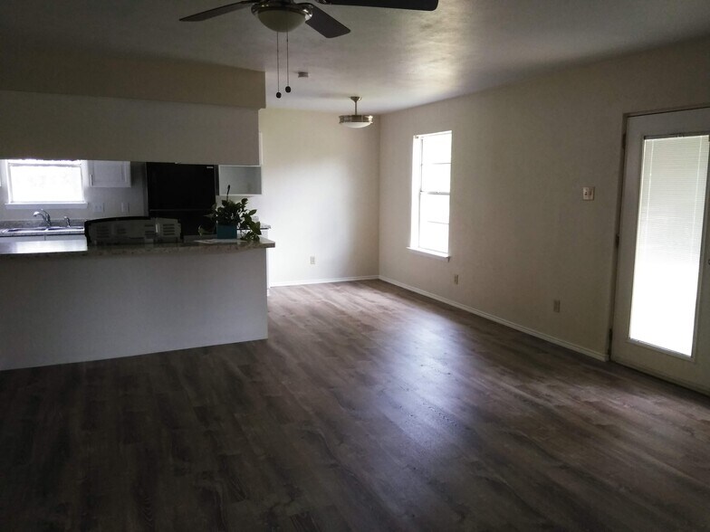 Building Photo - 13237 Valley Forge Cir