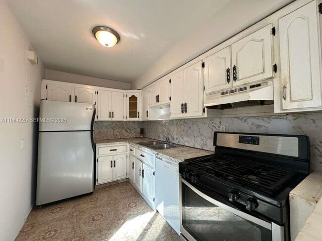 Building Photo - 926 Polk St