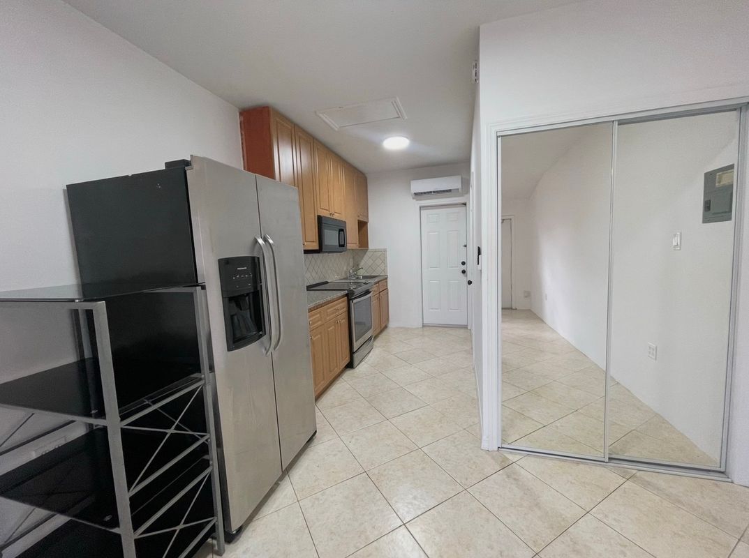 Building Photo - 2459 Grant St