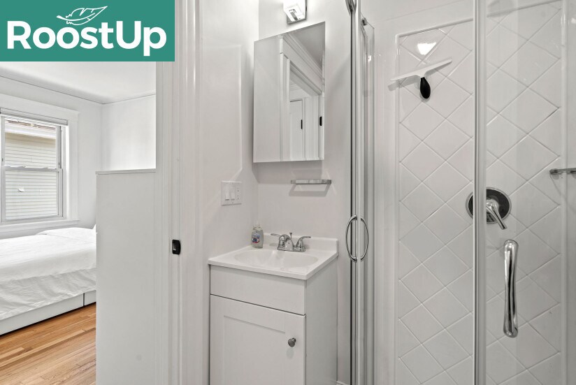Building Photo - New RoostUp Furnished Private Bedroom with...