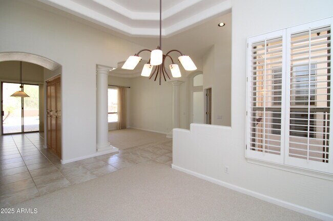 Building Photo - 902 E Desert Flower Ln