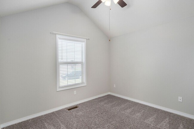 Building Photo - Modern 3 Bed / 2 Bath Home with Open Layout & Fenced Yard