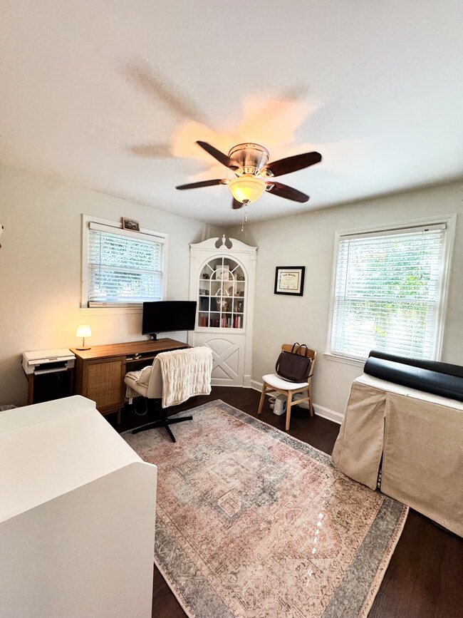 Building Photo - 5415 Larchmont Ave