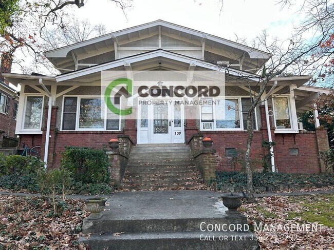 Building Photo - 108 S Park Dr