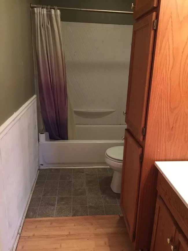 Building Photo - 1030 W County Line Rd