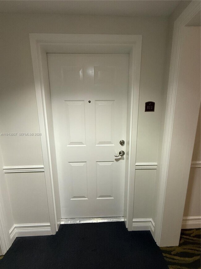 Building Photo - 4100 Salzedo St