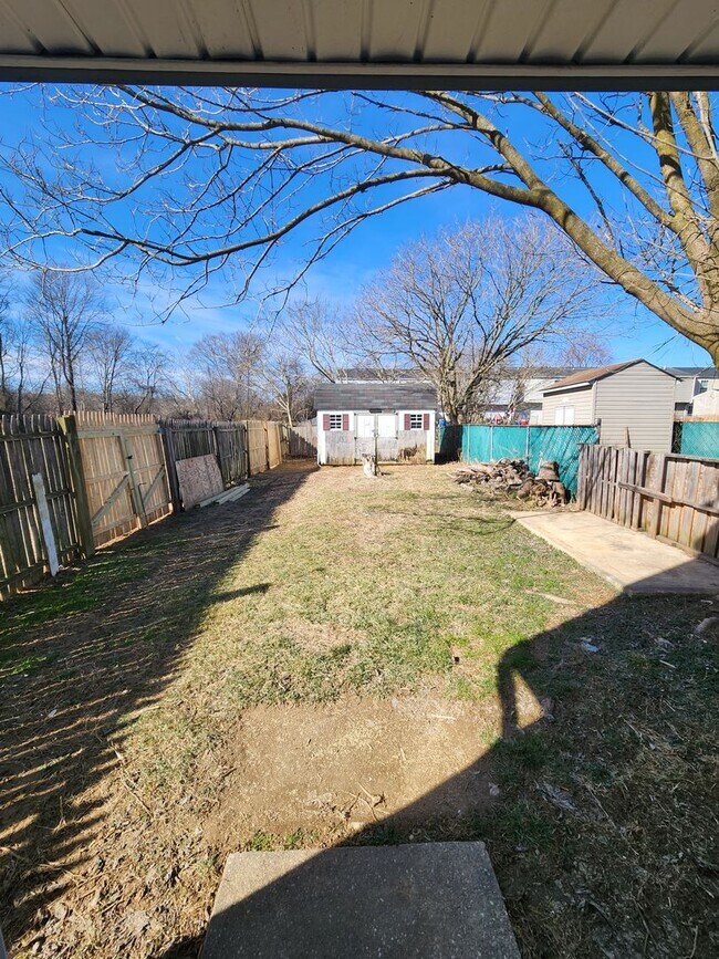 Building Photo - 121 Mallard Ct