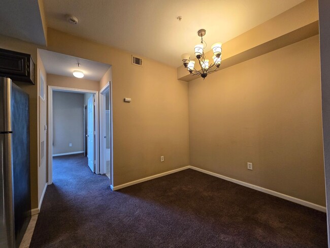 Building Photo - CANYON CREST CONDO