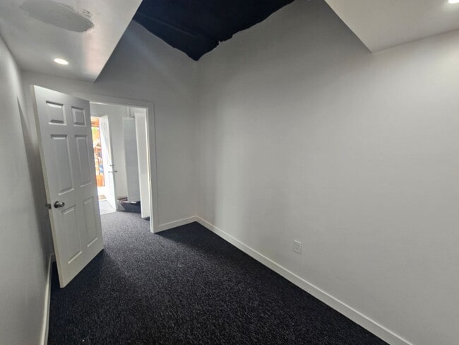 Building Photo - DETACHED ONE BEDROOM CASITA ON HORSE PROPERTY