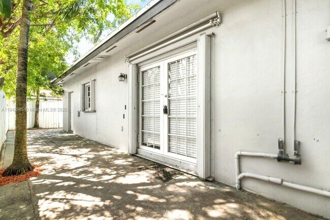 Building Photo - 4151 SW 112th Ave