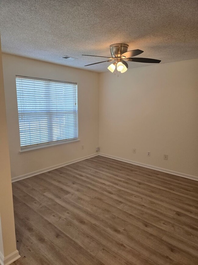 Building Photo - Townhome 2BR/2.5BA Located minutes from UNCC Campus!