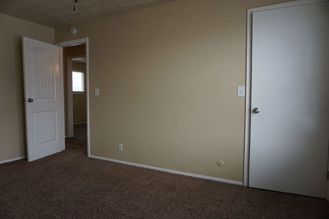 Building Photo - 6 Bedroom Magna Home