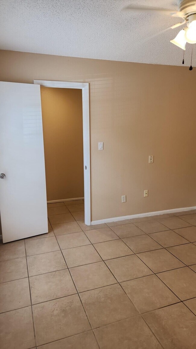 Building Photo - 8636 Mallard Reserve Dr